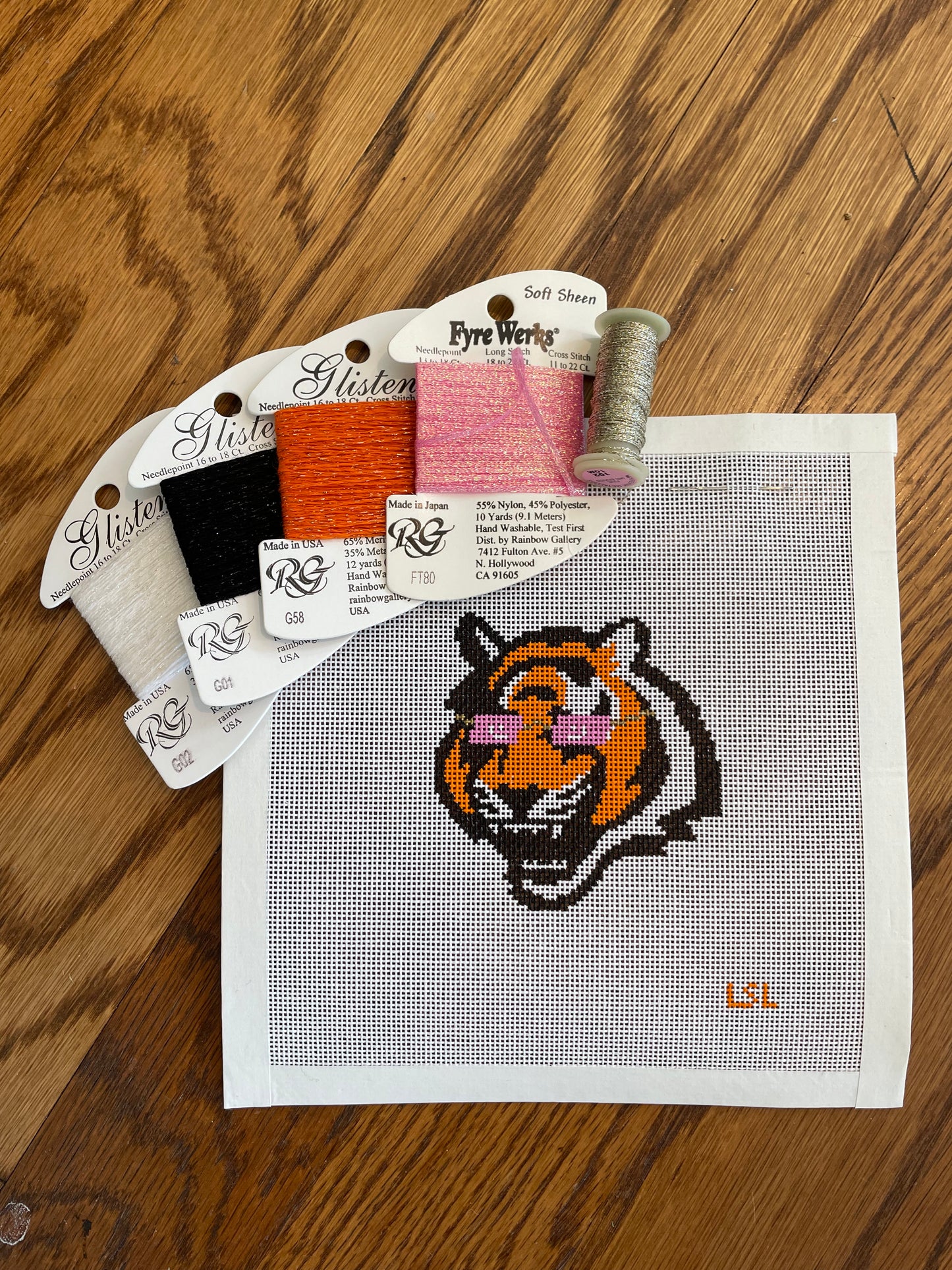 Carti-ey Tiger Ornament - 18 count